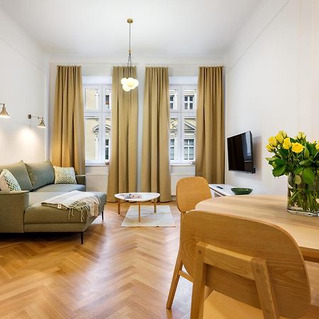 Tyzenhauz Suites Topolowa Krakau Buitenkant foto