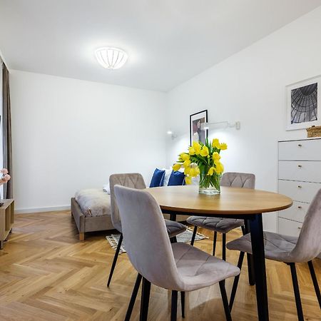 Tyzenhauz Suites Topolowa Krakau Buitenkant foto