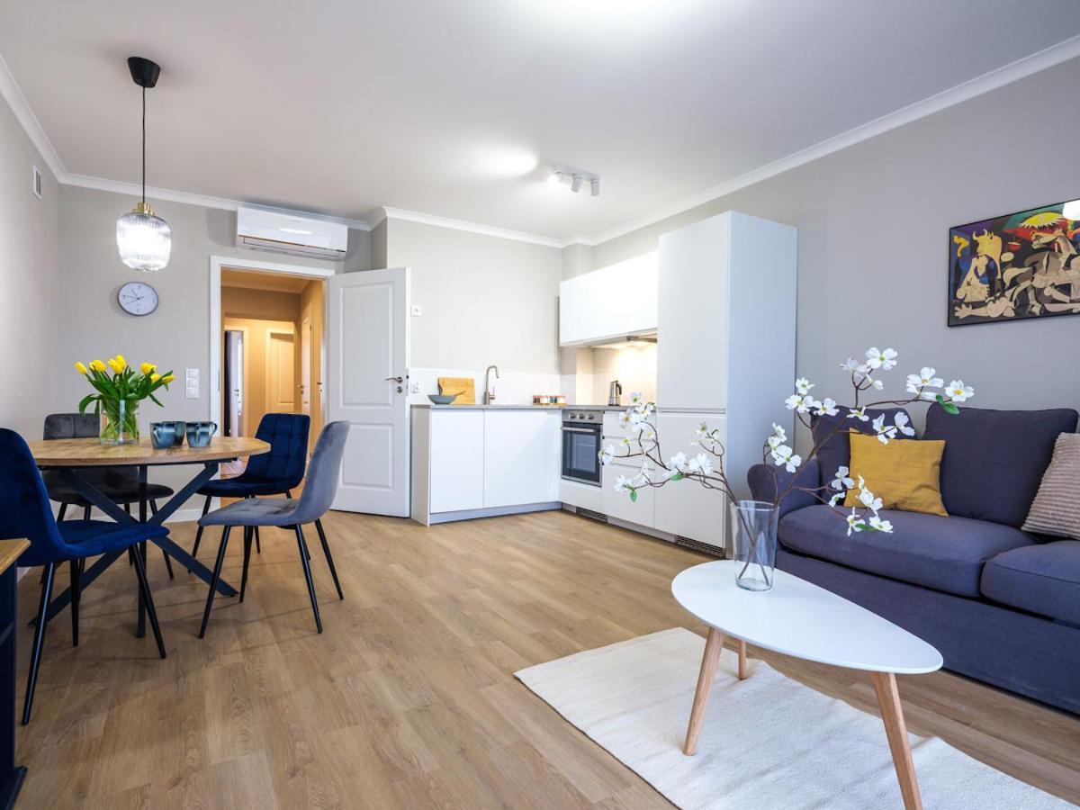Tyzenhauz Suites Topolowa Krakau Buitenkant foto