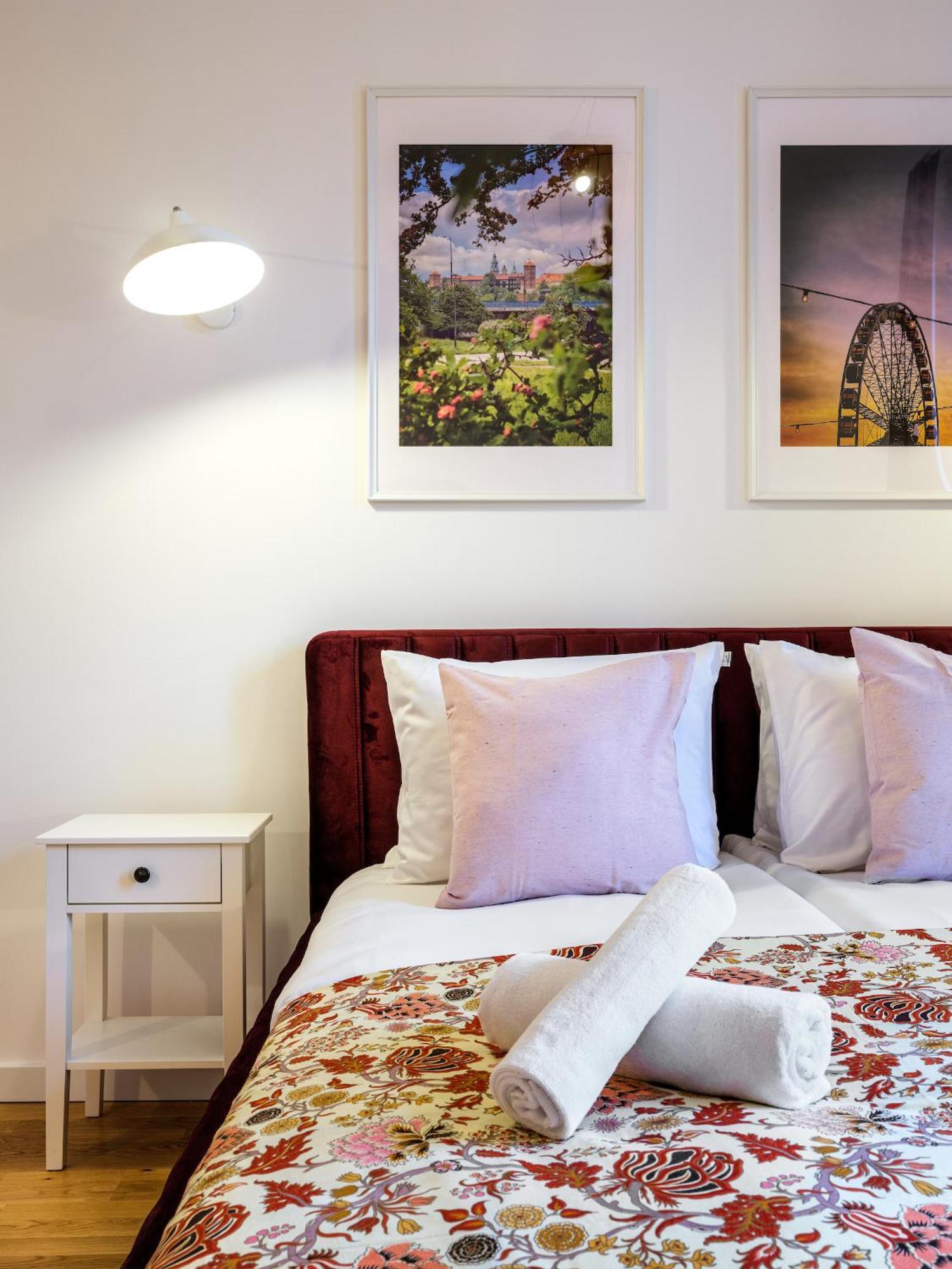 Tyzenhauz Suites Topolowa Krakau Buitenkant foto